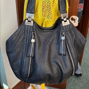 B Makowsky   Shoulder bag  black leather  large bag  3 compartment Silvertone Hw